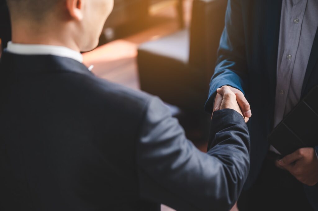 hand-shake-with-b2b-appointment-setter