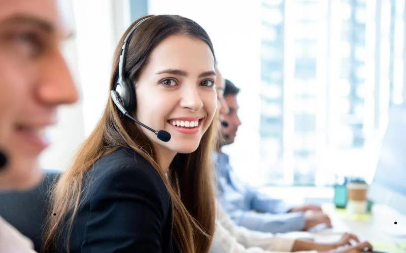girl-wearing-headphones