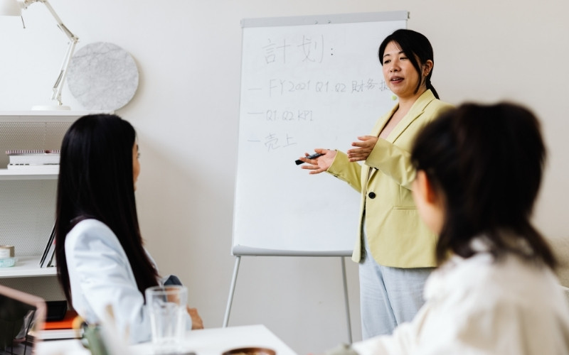 Who Is This Sales Training for