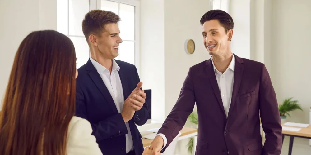 How to choose b2b appointement setting company boy-hand-shake-with-girl
